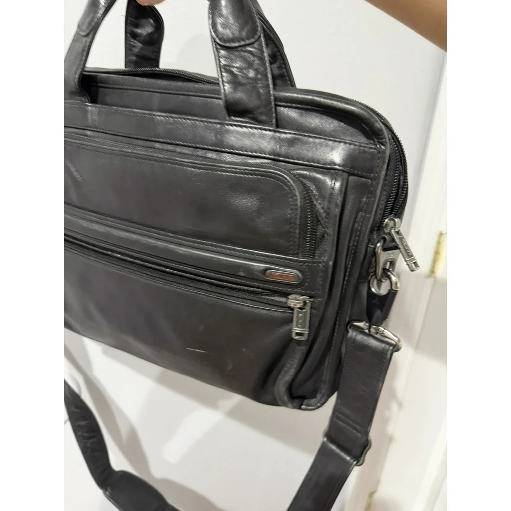Tumi Leather Messenger Laptop Crossbody Tote Black Bag Pockets L